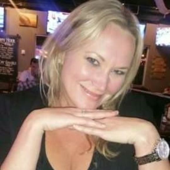 Meet your Posher, Laura - Picture 1 of 1